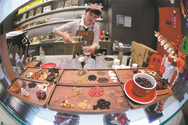 La medicina tradicional china se transforma en bebidas de moda