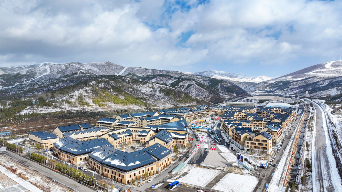 Pendientes del éxito: el legado olímpico impulsa la mejora turística en la ciudad de esquí del norte de China